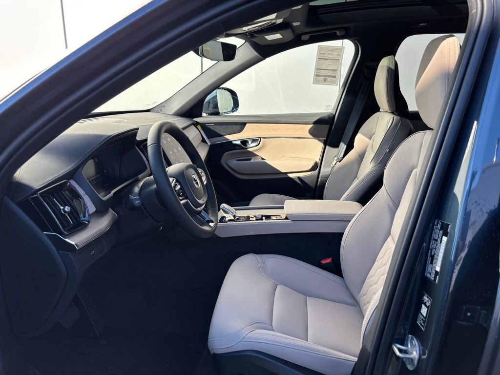 2026 Volvo XC90 Plus - Photo 15