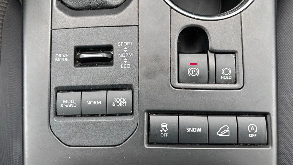 2021 Toyota Highlander LE - Photo 12