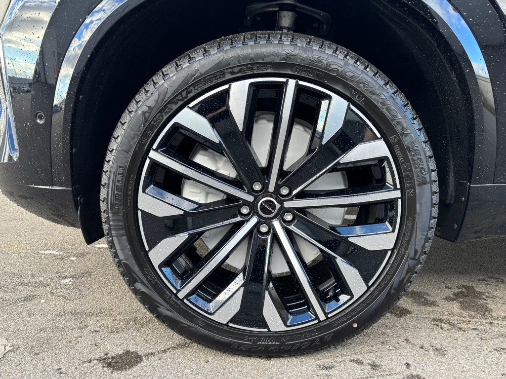 2026 Volvo XC90 Plus - Photo 9