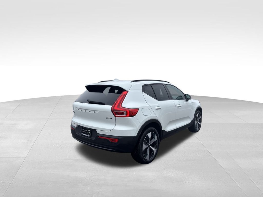 2026 Volvo XC40 Plus - Photo 33