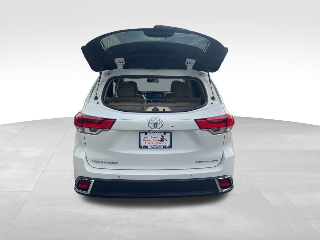 2017 Toyota Highlander Limited photo 4