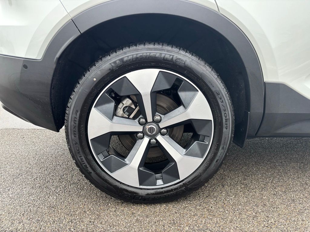 2026 Volvo XC40 Plus - Photo 30