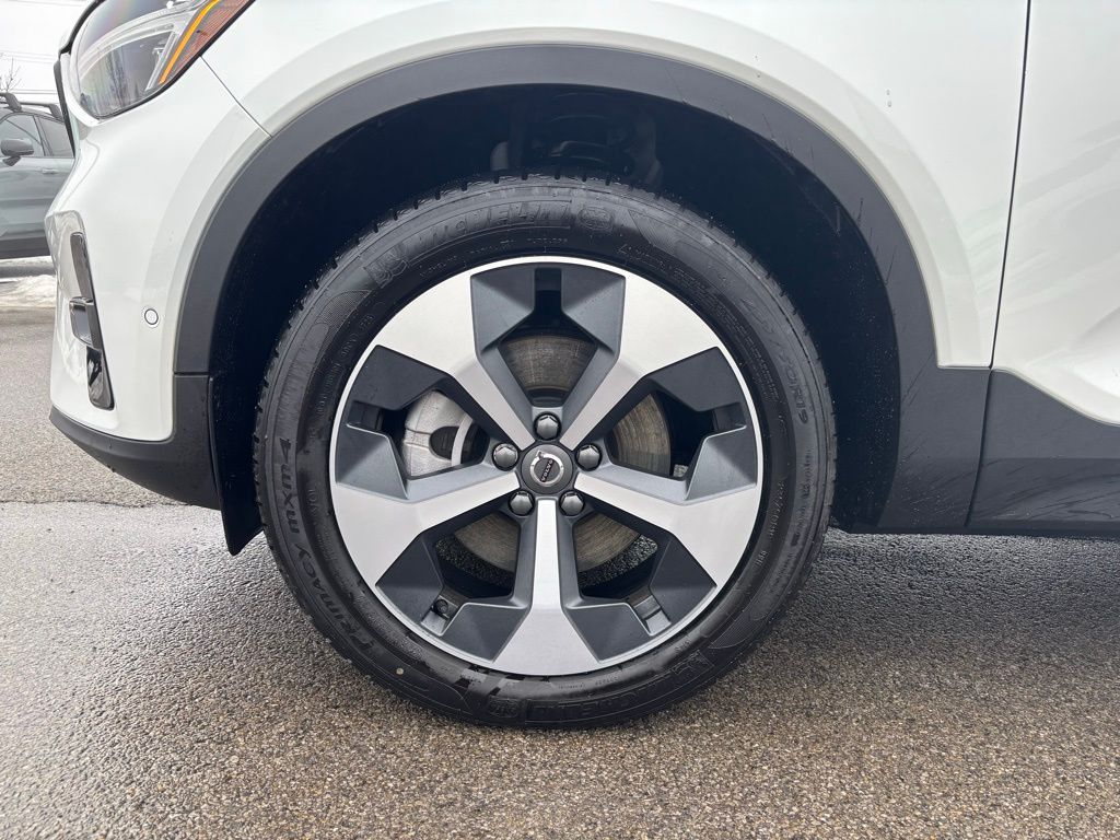 2026 Volvo XC40 Plus - Photo 27