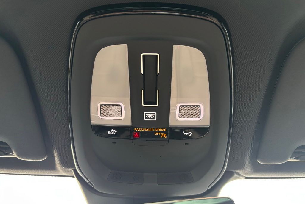 2026 Volvo XC60 Plus - Photo 17