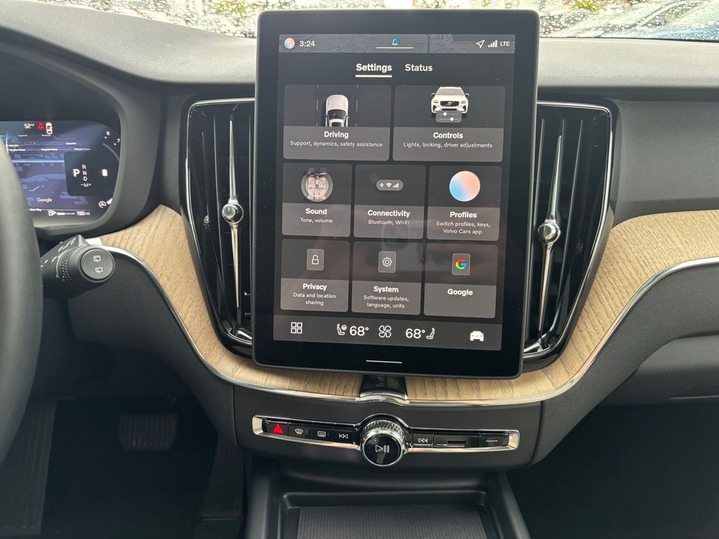 2026 Volvo XC60 Plus - Photo 12