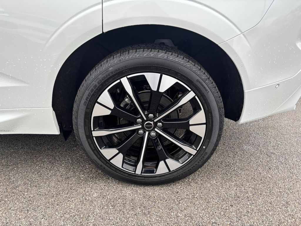 2026 Volvo XC60 Plus - Photo 33