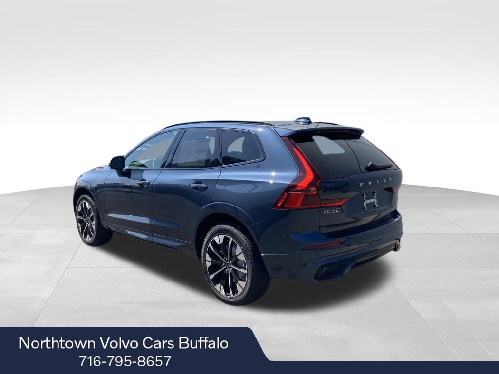 2026 Volvo XC60 B5 Plus photo 3