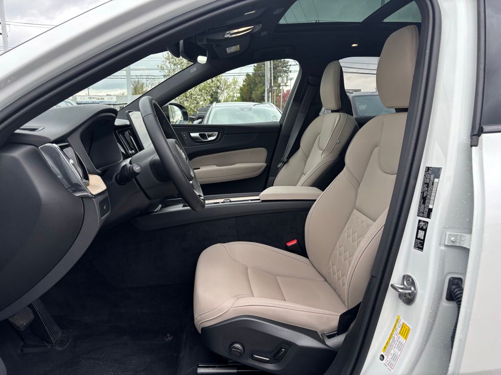 2026 Volvo XC60 Plus - Photo 19