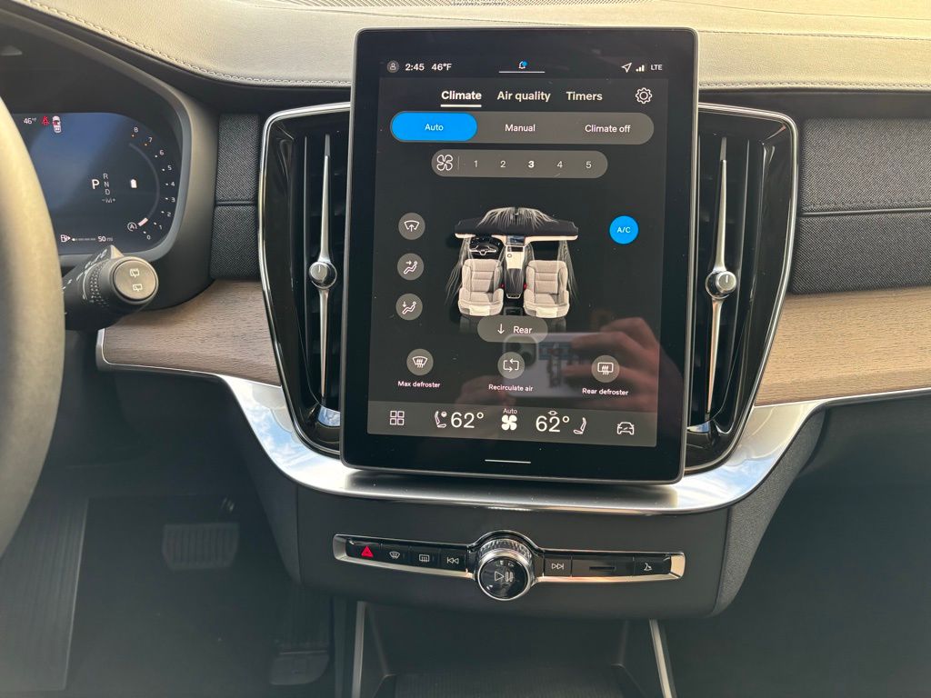 2026 Volvo XC90 Plus - Photo 14