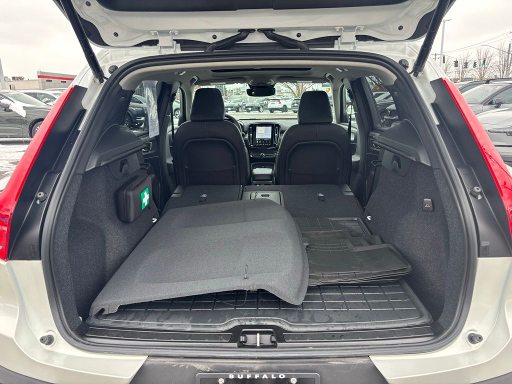 2026 Volvo XC40 Plus - Photo 27