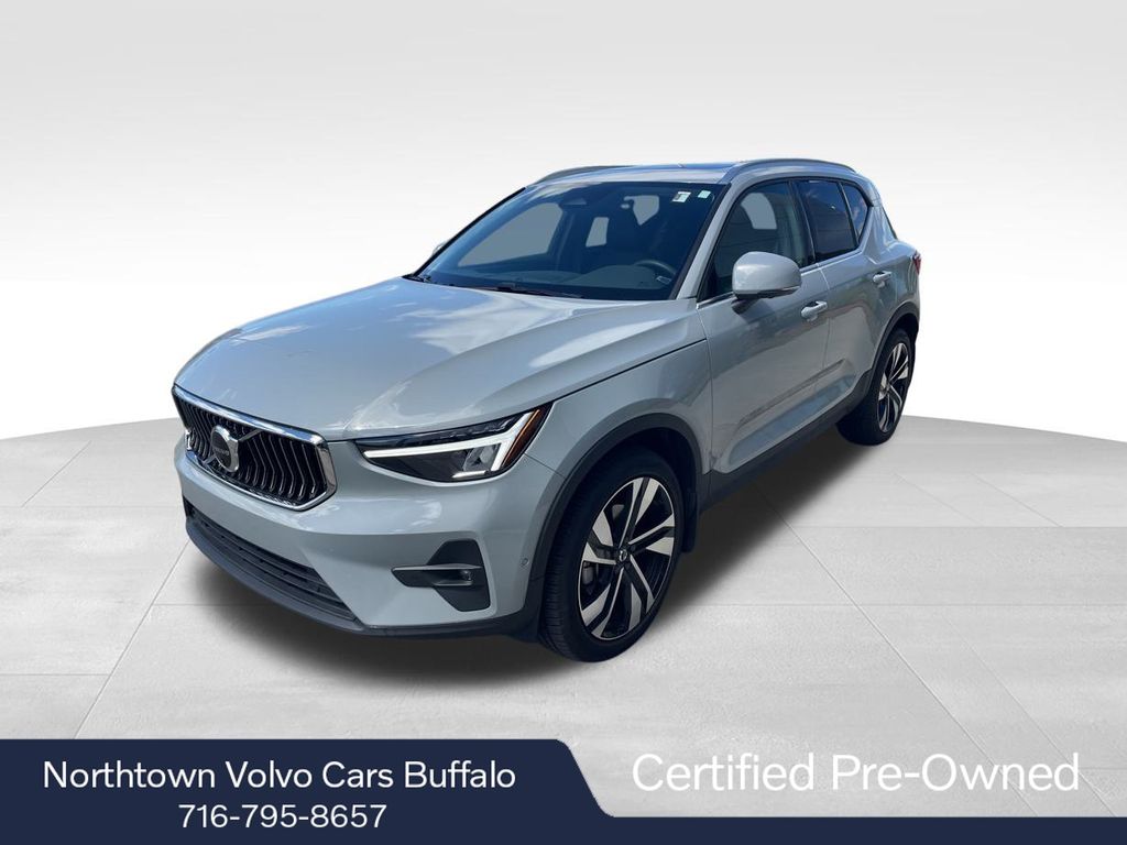 2024 Volvo XC40 Plus's photo