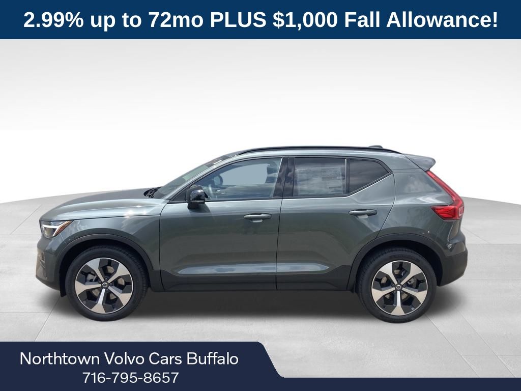 2026 Volvo XC40 Core photo 2