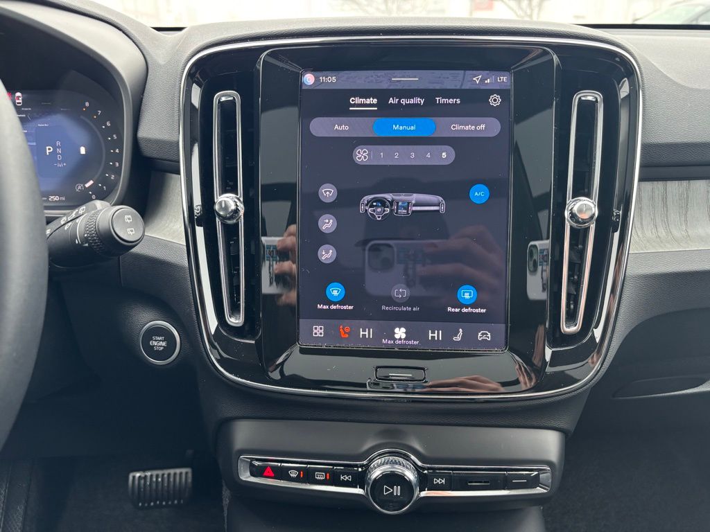 2026 Volvo XC40 Plus - Photo 15