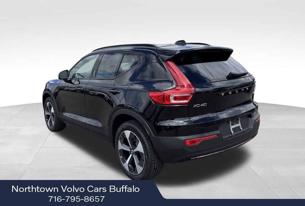New 2026 Volvo XC40 B5 Core SUV