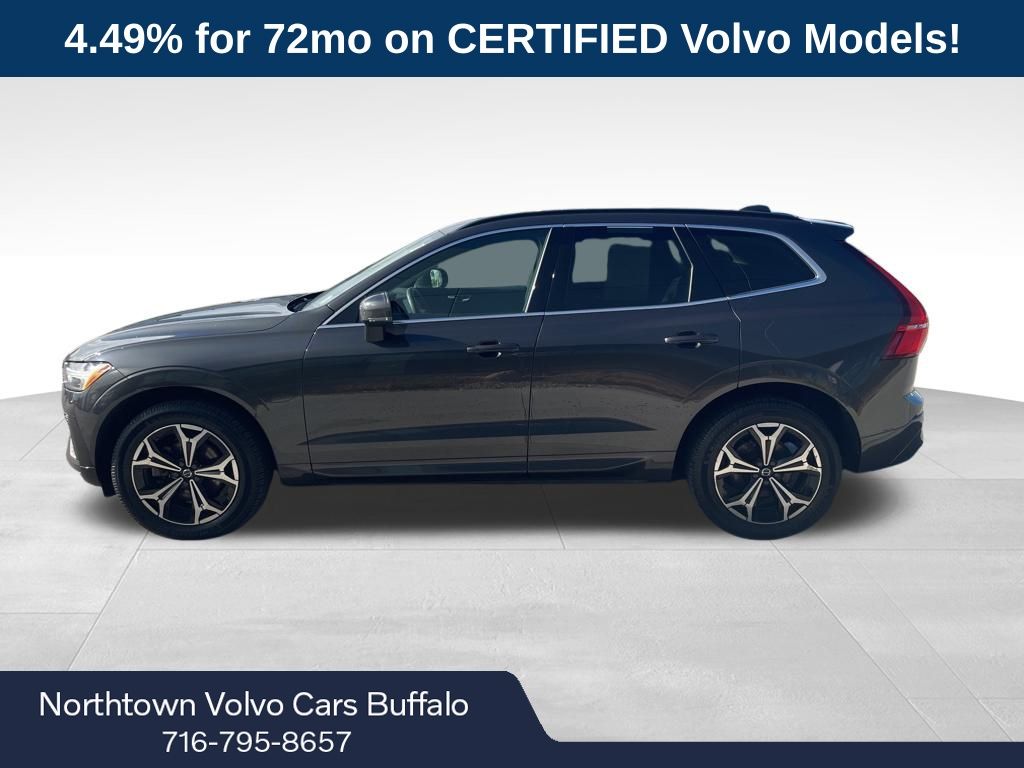 2022 Volvo XC60 B5 Momentum photo 2