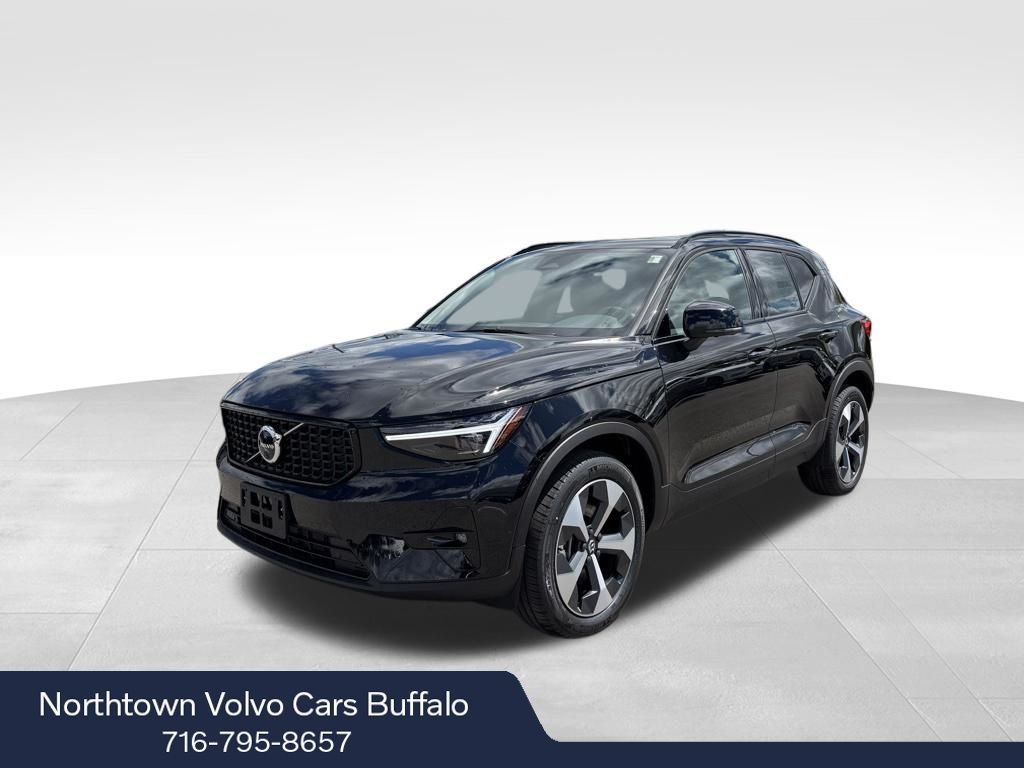 2026 Volvo XC40 SUV 