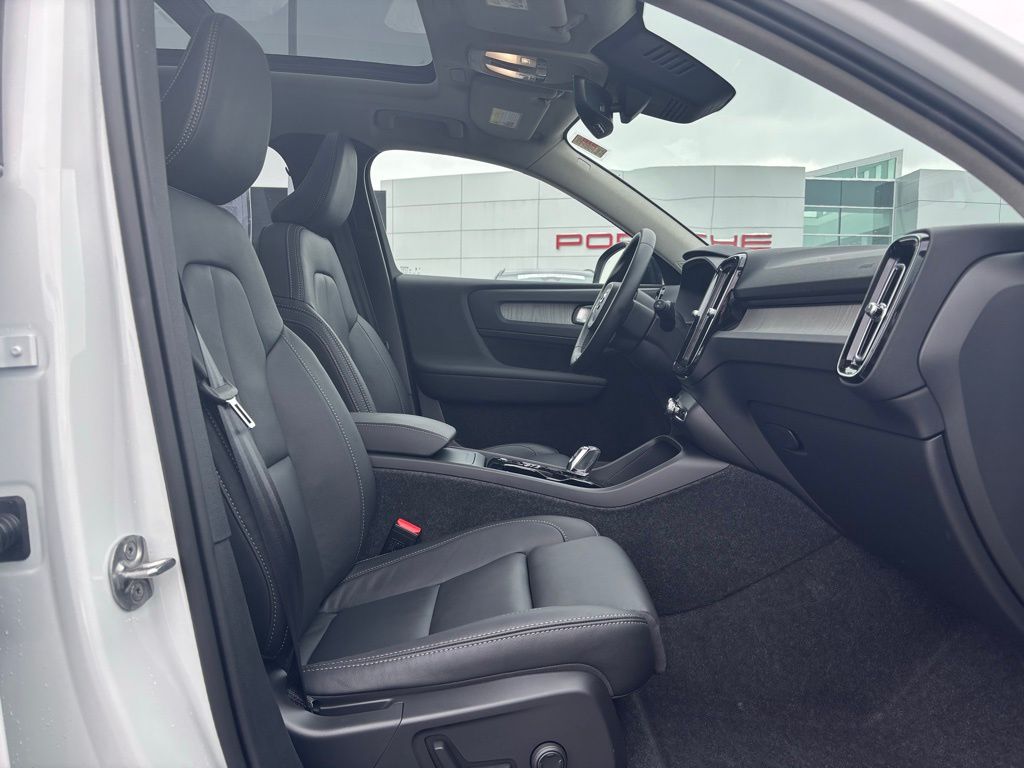 2026 Volvo XC40 Plus - Photo 19