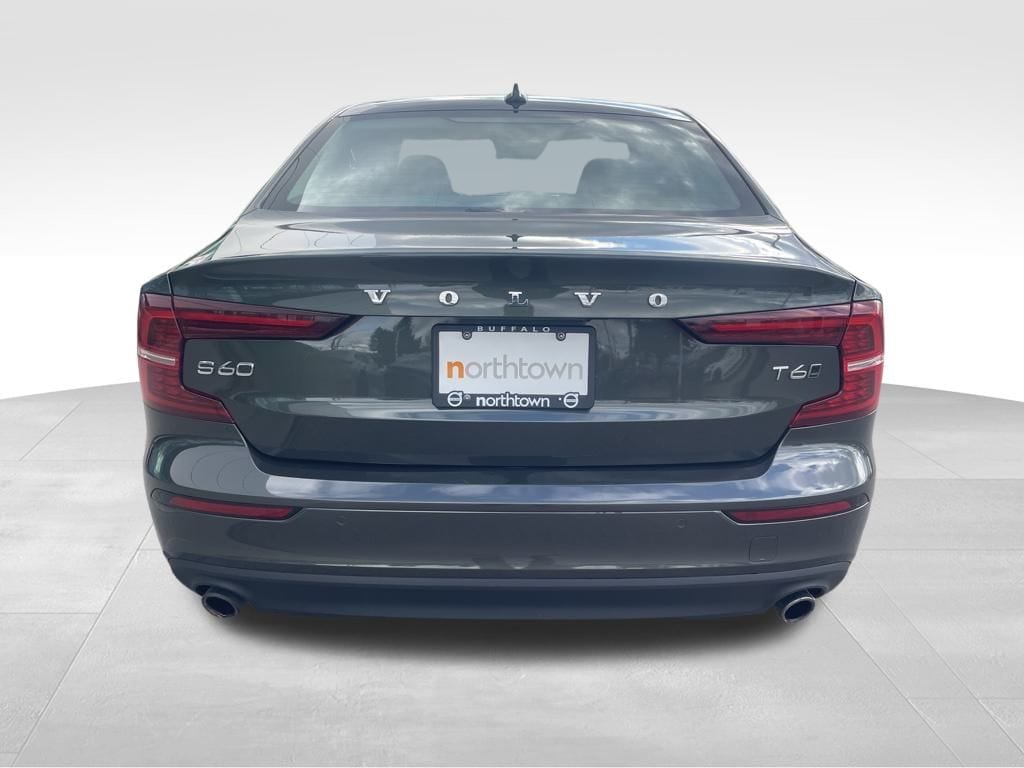 2021 Volvo S60 T6 Momentum photo 4