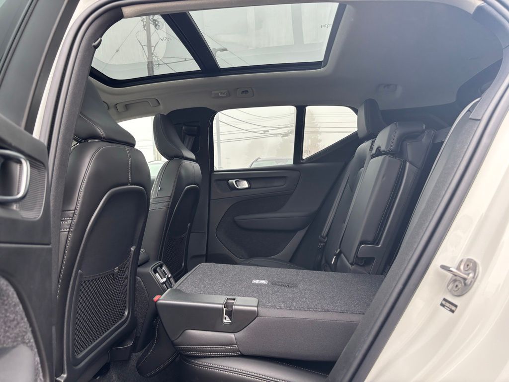 2026 Volvo XC40 Plus - Photo 19