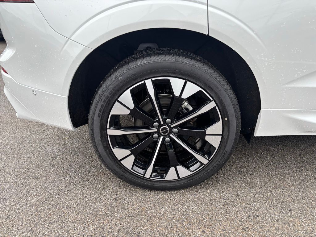 2026 Volvo XC60 Plus - Photo 35
