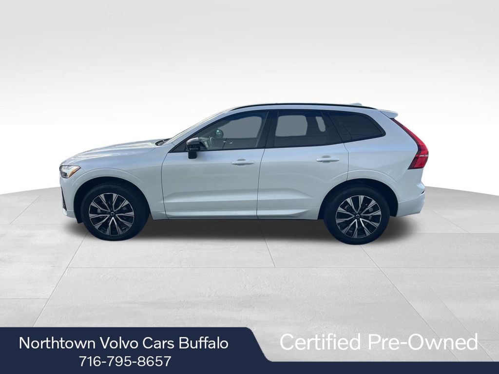 2025 Volvo XC60 B5 Core photo 2