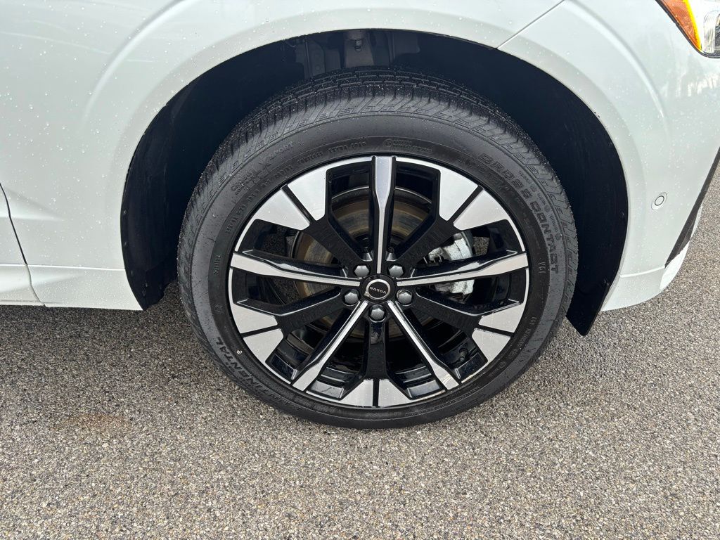 2026 Volvo XC60 Plus - Photo 34