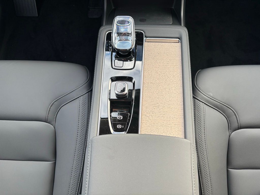 2026 Volvo XC90 Plus - Photo 13