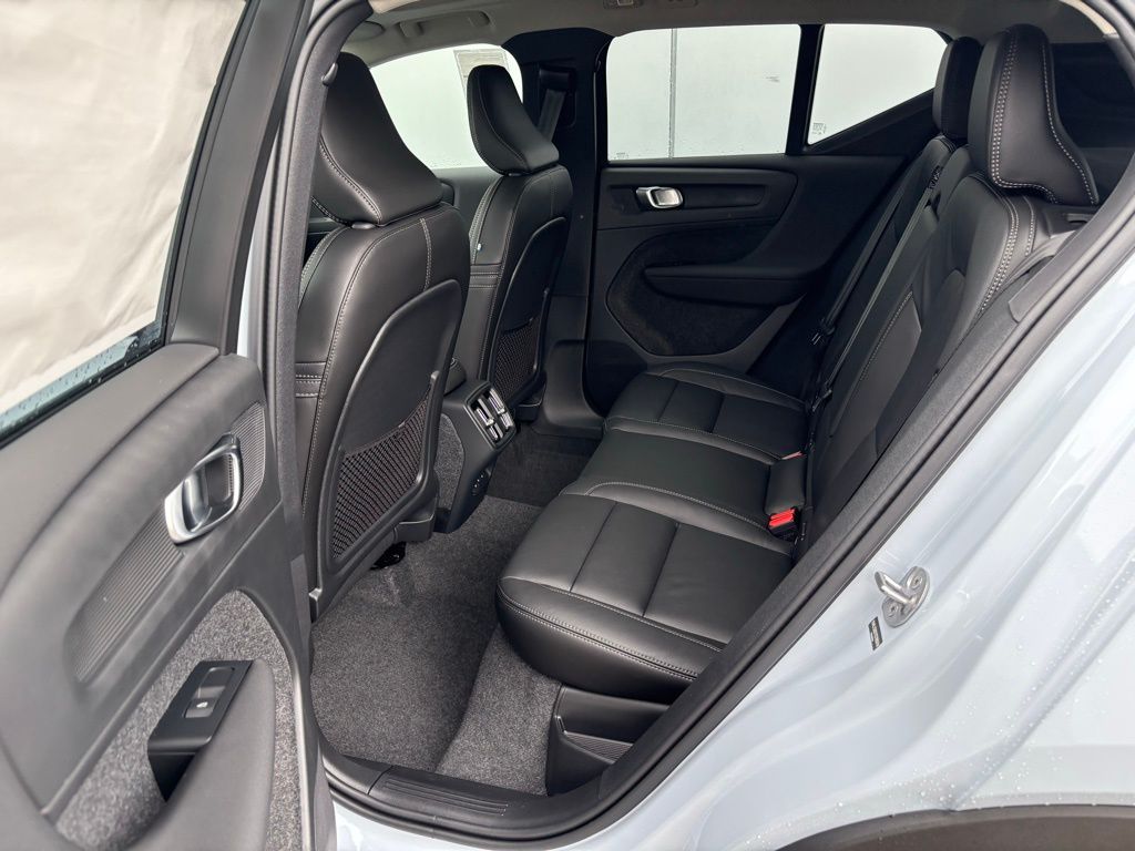 2026 Volvo XC40 Plus - Photo 16
