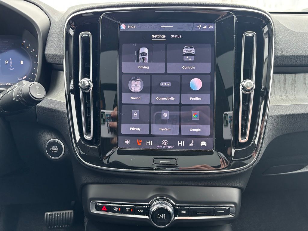 2026 Volvo XC40 Plus - Photo 14