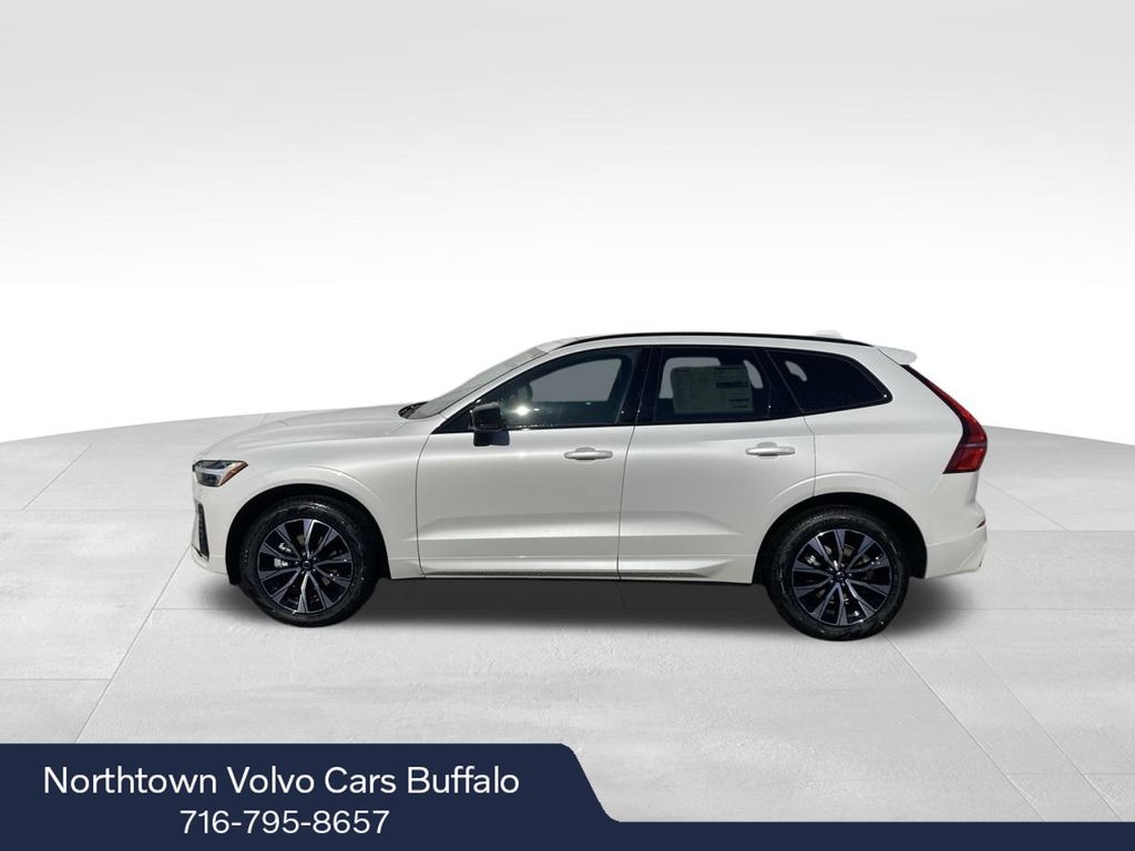 2025 Volvo XC60 B5 Core photo 2