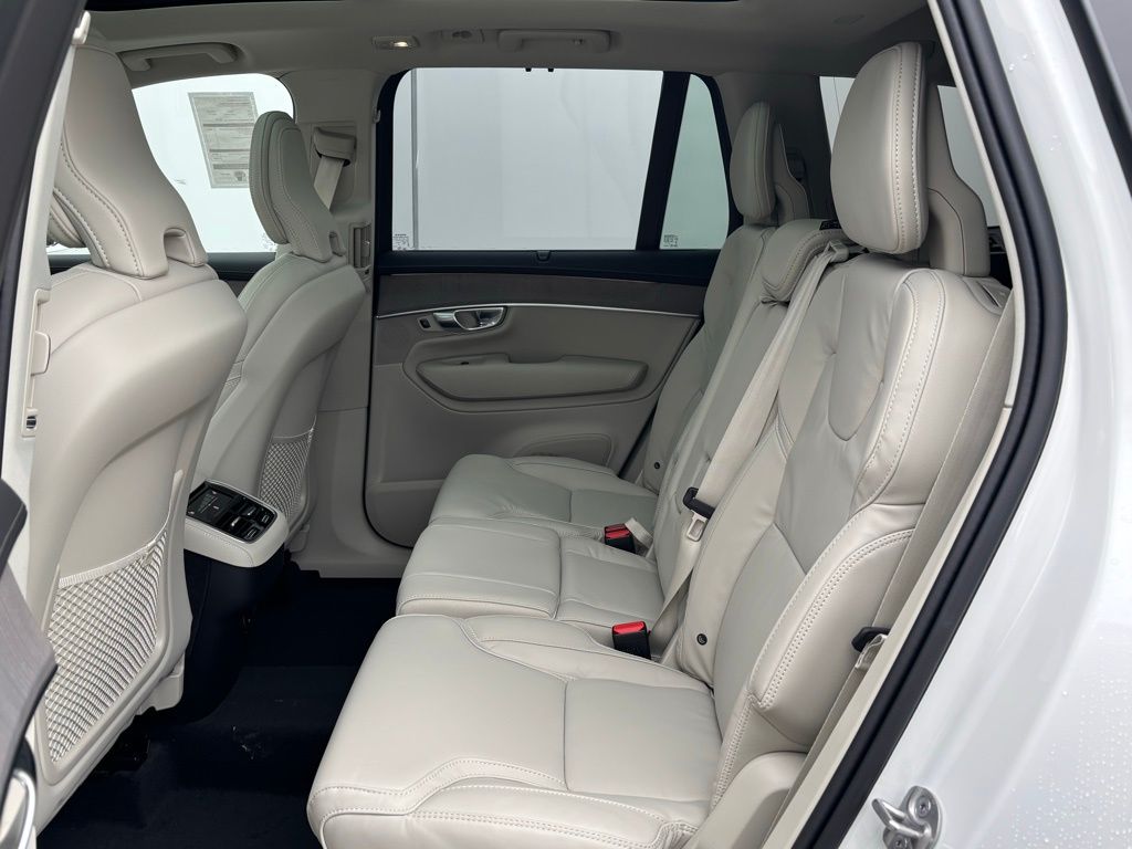 2026 Volvo XC90 Ultra - Photo 16