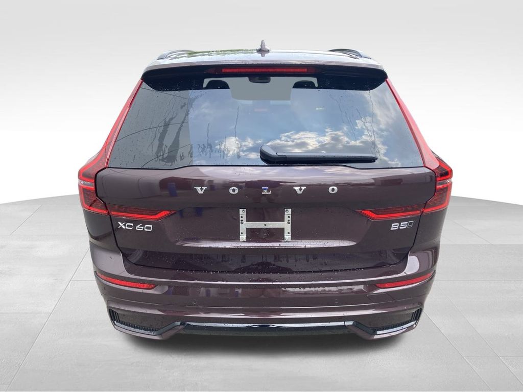 2026 Volvo XC60 B5 Core photo 4