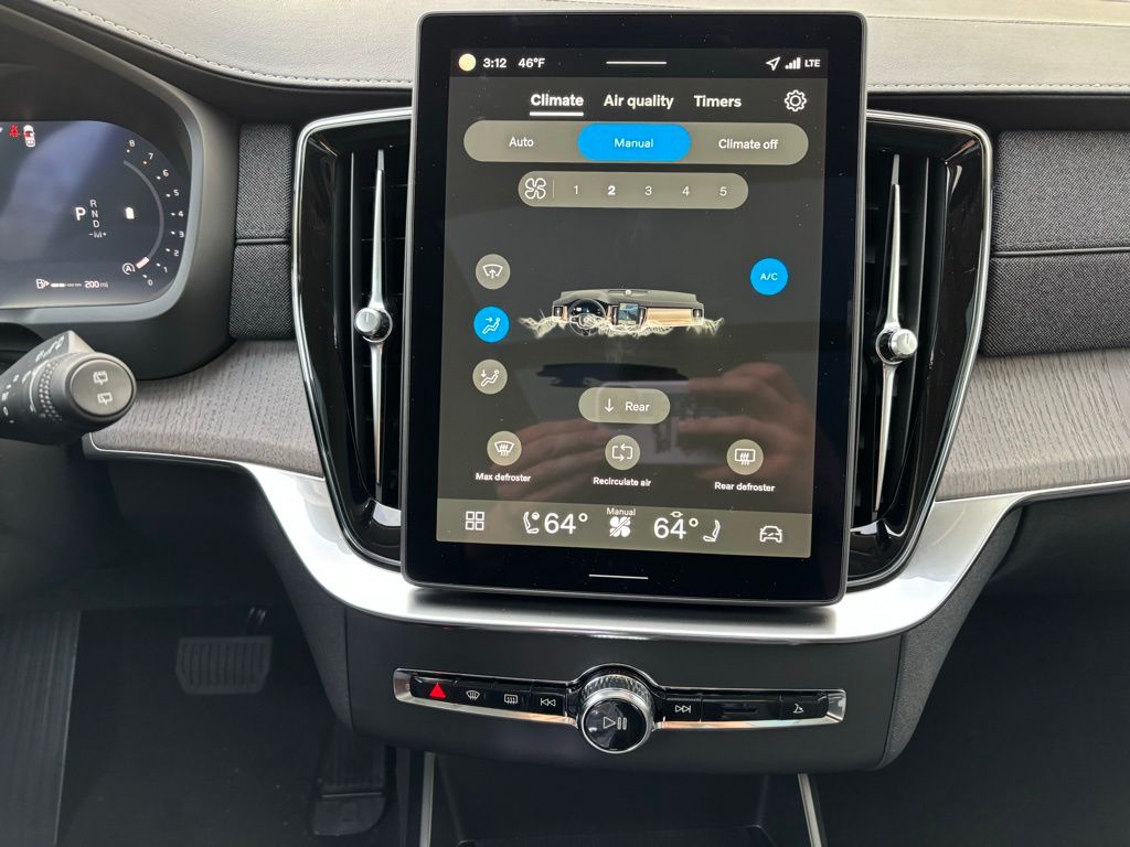 2026 Volvo XC90 Ultra - Photo 14