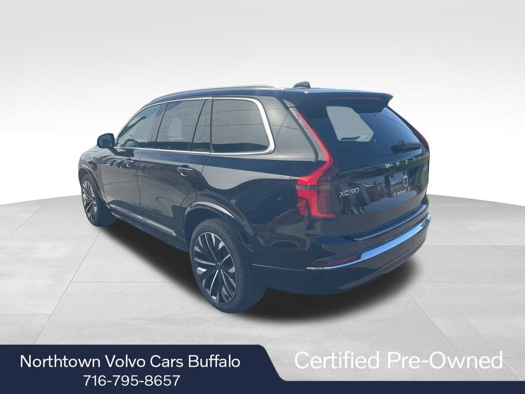 2025 Volvo XC90 B5 Plus photo 2