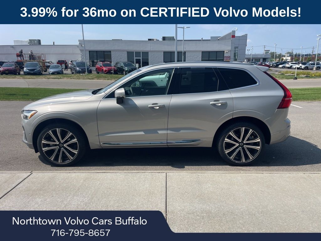 2023 Volvo XC60 B5 Ultimate photo 2