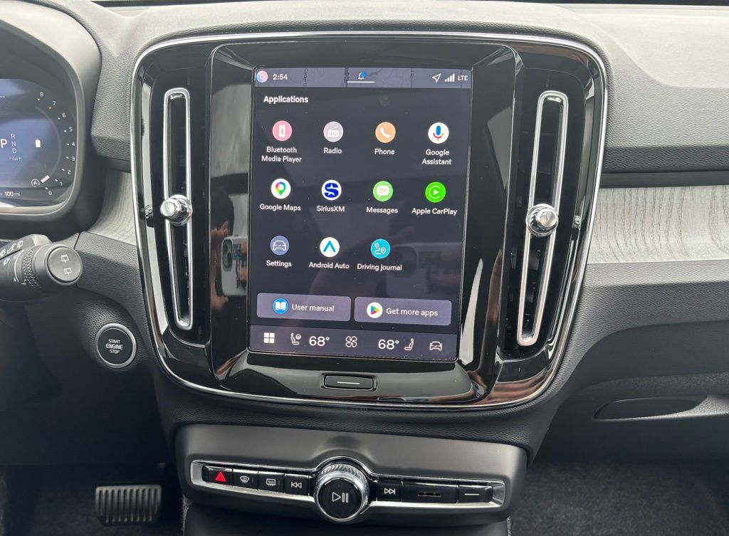 2026 Volvo XC40 Core - Photo 10