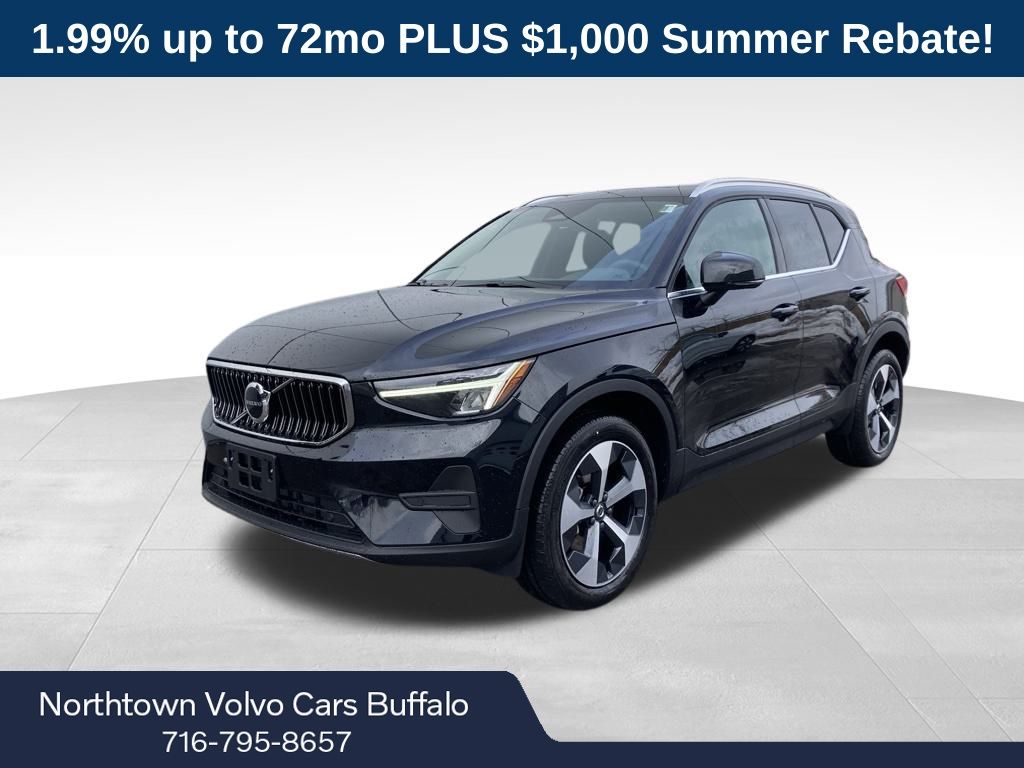 2025 Volvo XC40 B5 Core Bright Theme