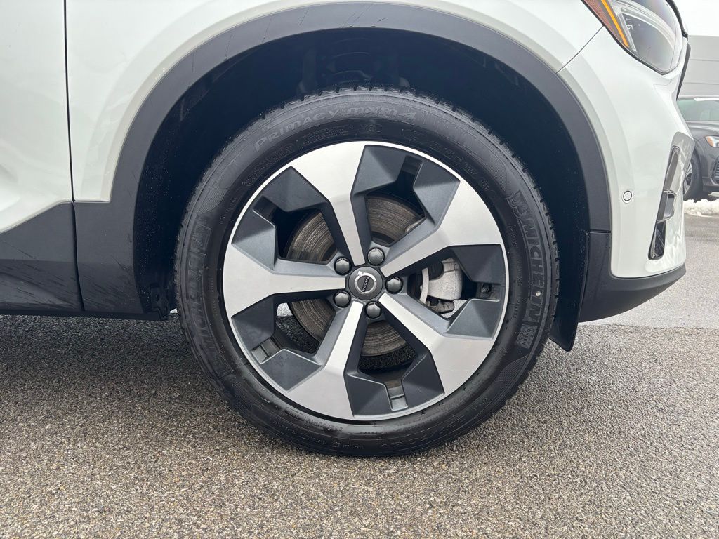 2026 Volvo XC40 Plus - Photo 29