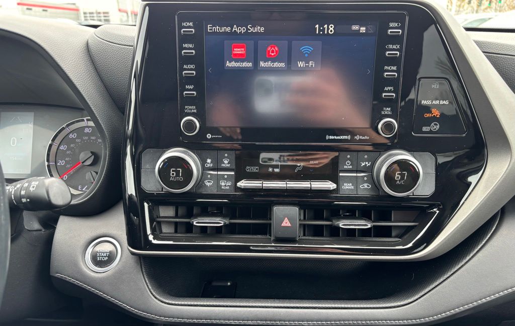 2021 Toyota Highlander LE - Photo 13