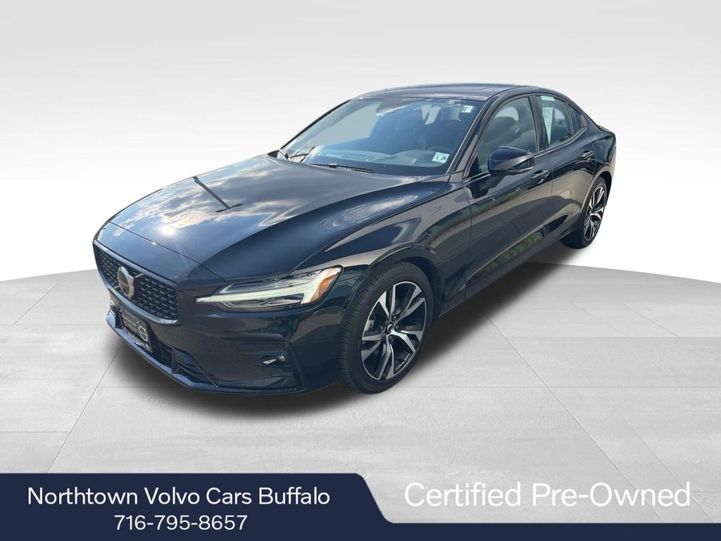 2024 Volvo S60 B5 Plus Dark Theme