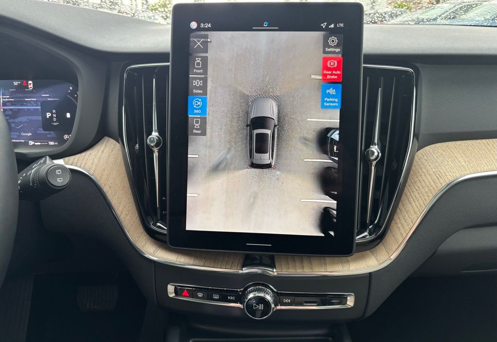 2026 Volvo XC60 Plus - Photo 16