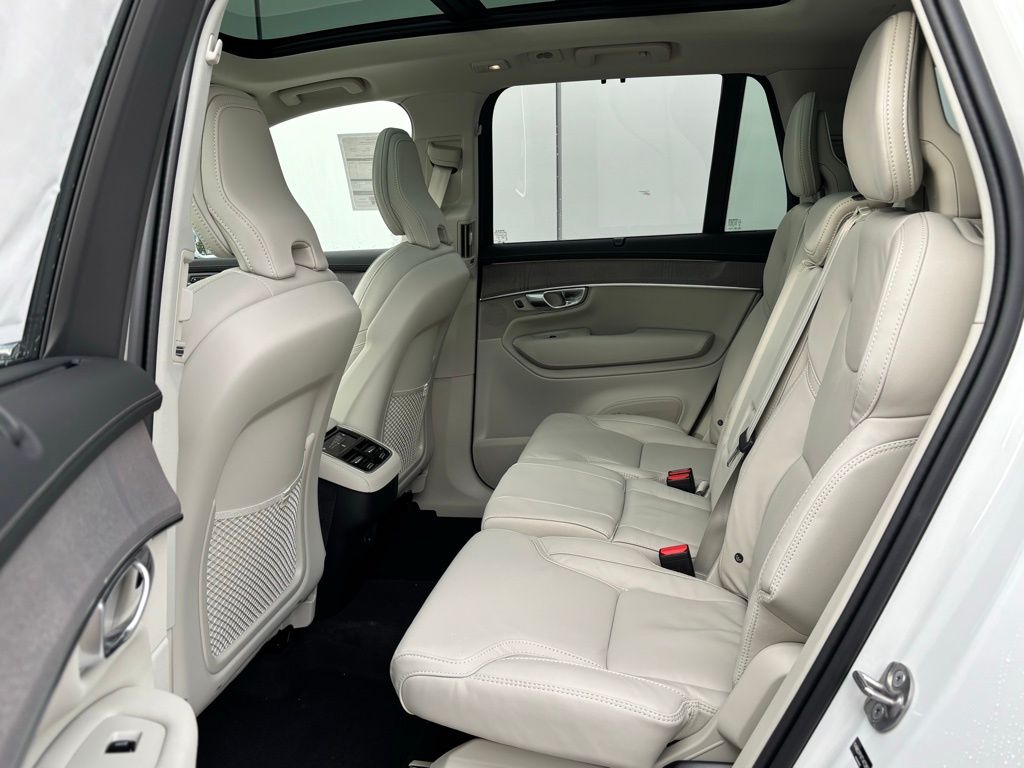 2026 Volvo XC90 Ultra - Photo 16