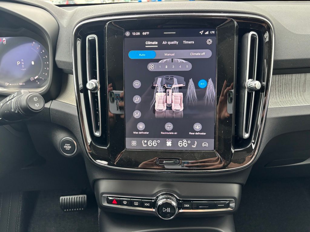 2026 Volvo XC40 Plus - Photo 14