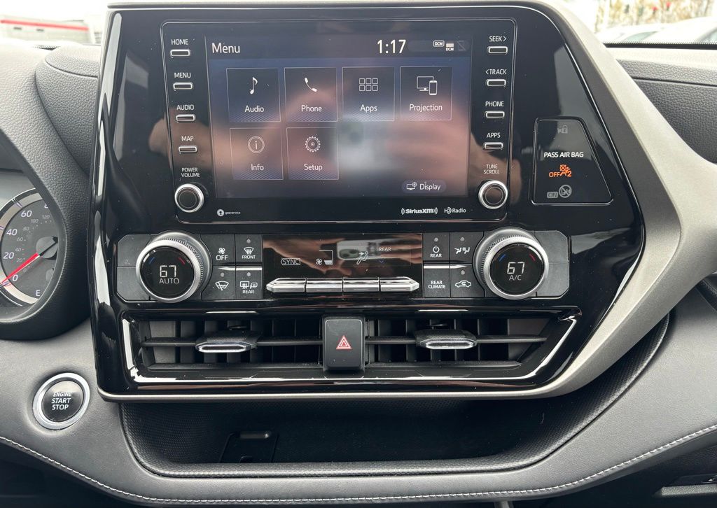 2021 Toyota Highlander LE - Photo 9