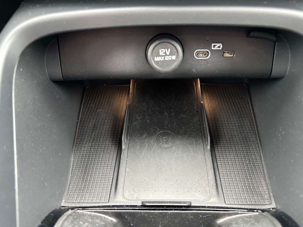 2026 Volvo XC40 Plus - Photo 10
