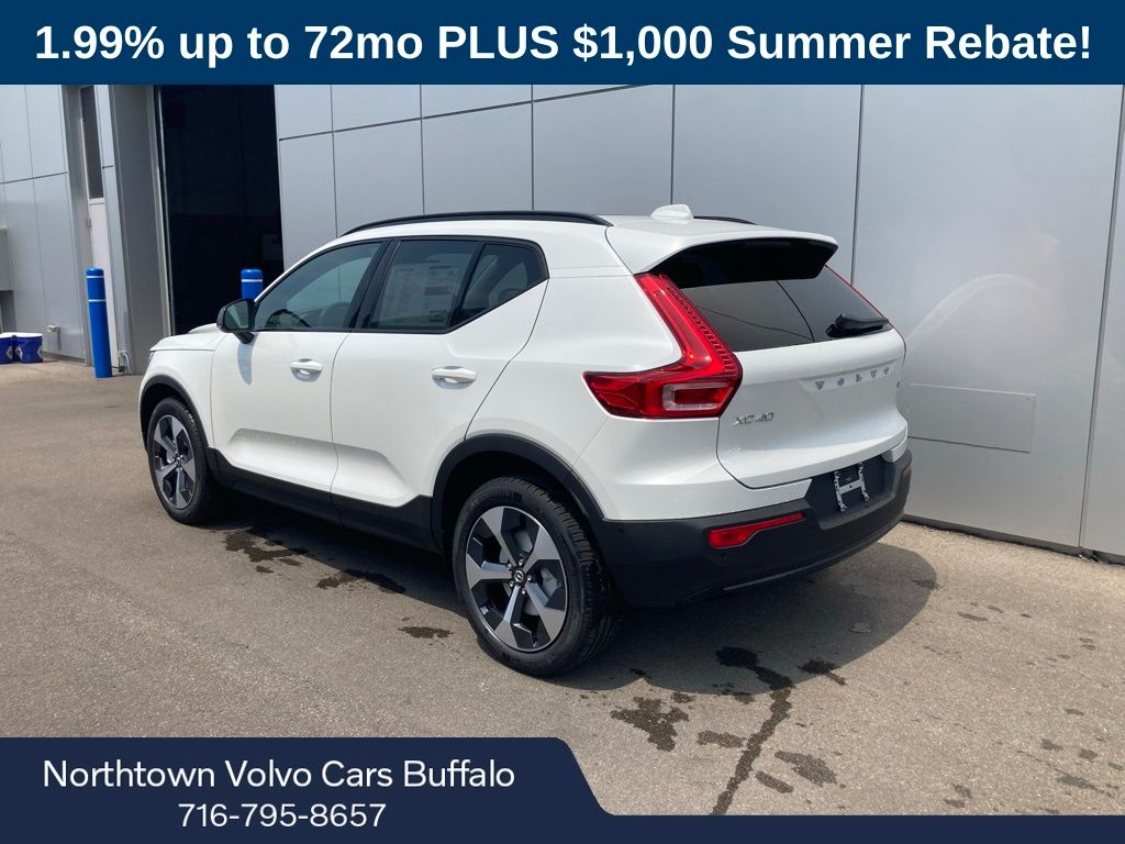 2026 Volvo XC40 Plus photo 2