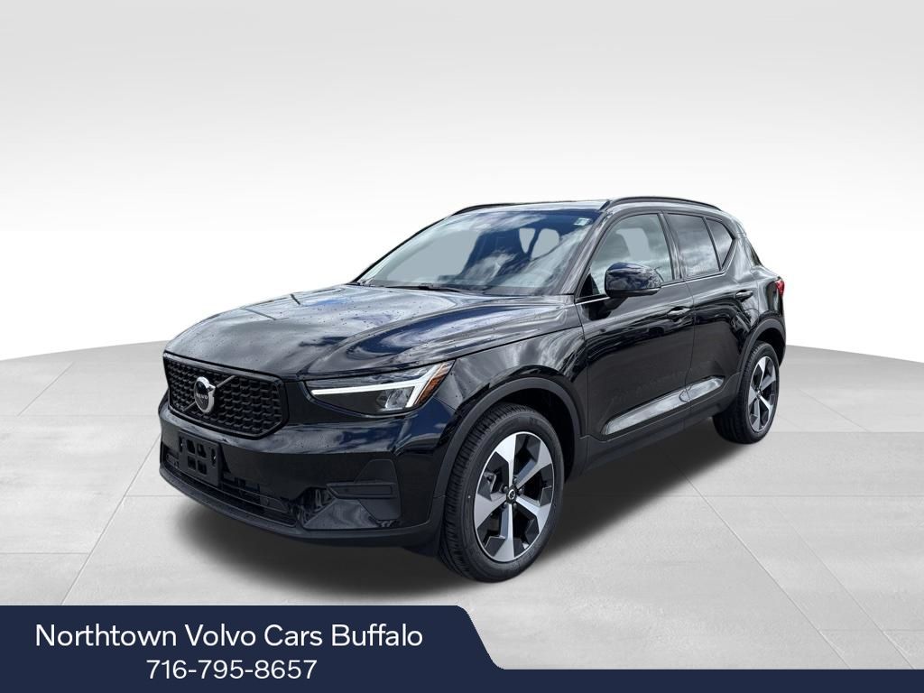 2026 Volvo XC40 B5 Core Dark AWD's photo
