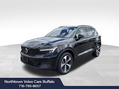 2026 Volvo XC40 B5 Core SUV