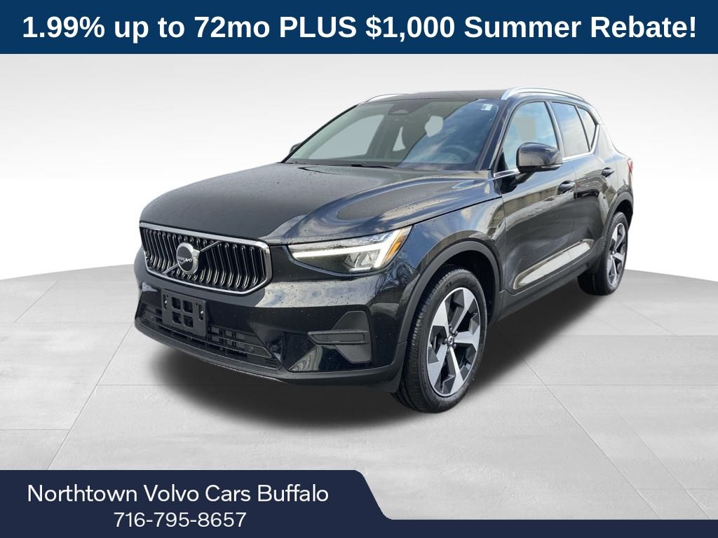 2025 Volvo XC40 B5 Core Bright Theme