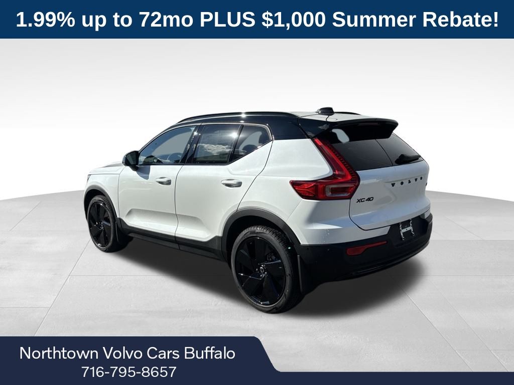 2026 Volvo XC40 photo 2